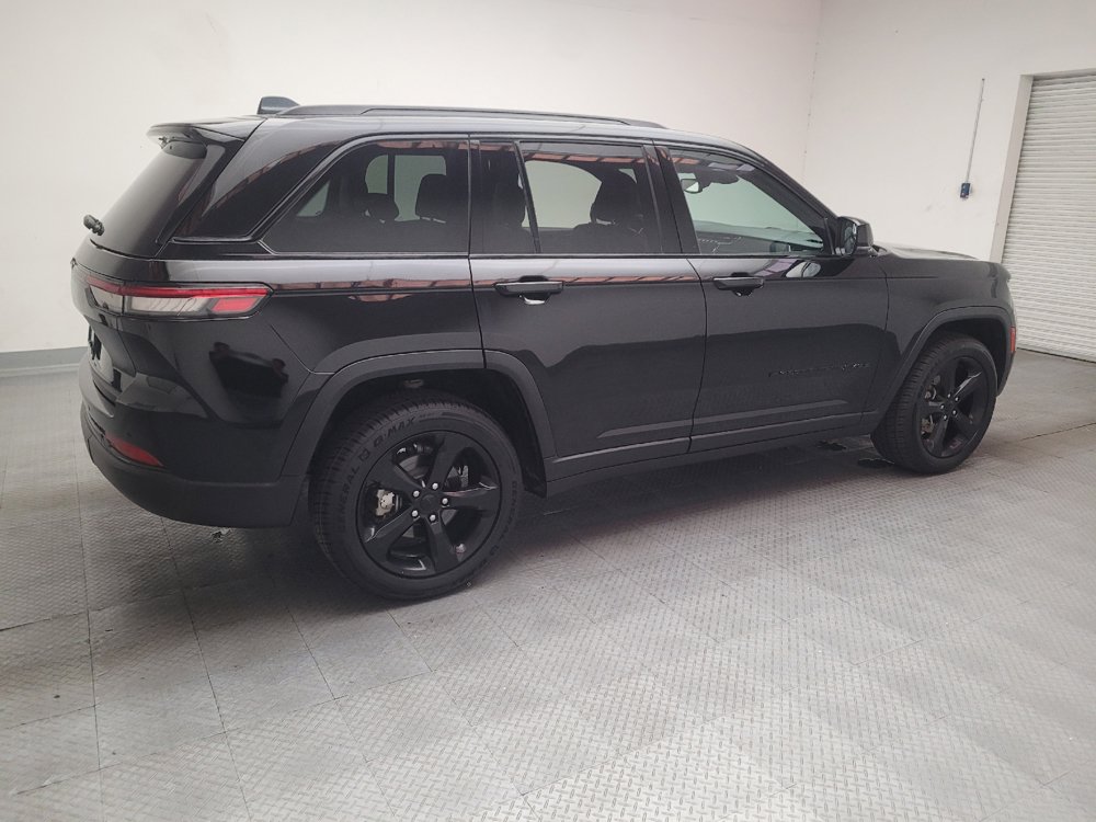 Used 2023 Jeep Grand Cherokee Altitude AWD/4WD image 10