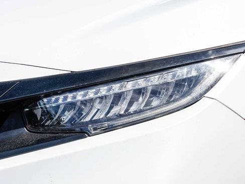 Used 2019 Honda Civic Touring image 8