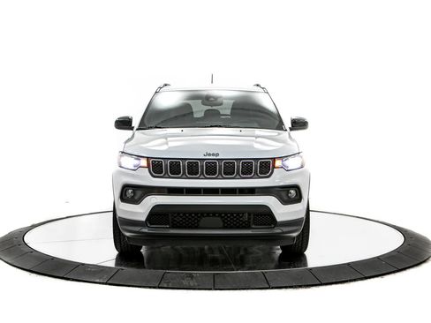 Used 2023 Jeep Compass Latitude AWD/4WD image 10