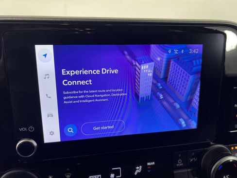 Used 2024 Toyota Highlander XLE image 5