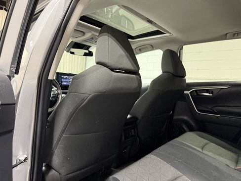 Used 2021 Toyota RAV4 XLE w/ Convenience Package AWD/4WD image 17
