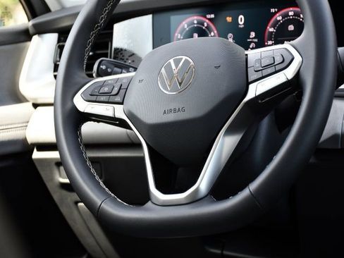 New 2026 Volkswagen Tiguan SE FWD image 19