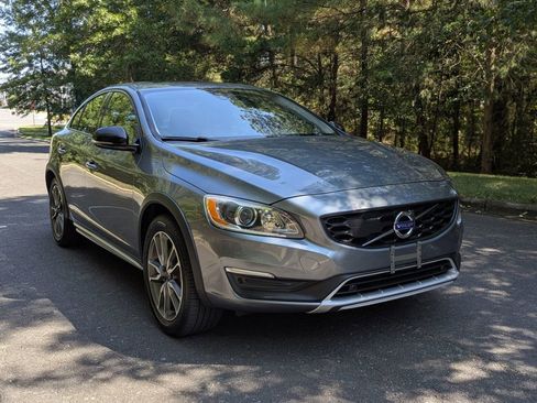 Used 2017 Volvo S60 T5 Cross Country Platinum image 12