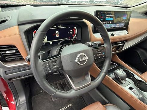 Used 2025 Nissan Rogue Platinum w/ Tech Package image 31