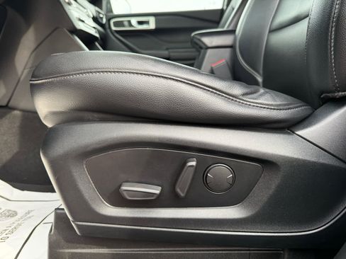 Used 2020 Ford Explorer XLT w/ Equipment Group 202A image 14