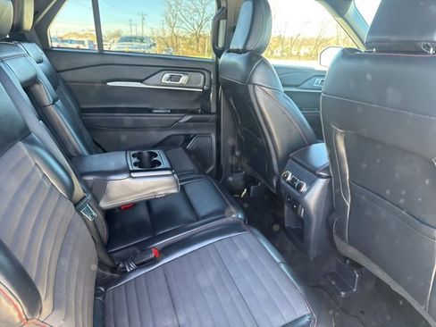 Used 2025 Ford Explorer ST-Line w/ ST-Line Street Pack image 18