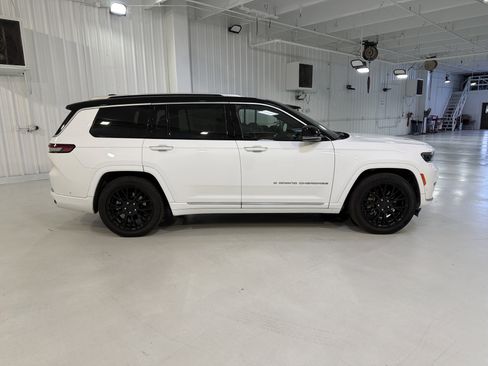 Used 2023 Jeep Grand Cherokee L Summit AWD/4WD image 6