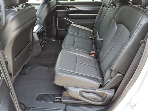 New 2026 Jeep Grand Wagoneer Limited w/ 8-Passenger Seating Package AWD/4WD image 13