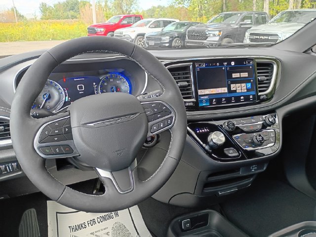 New 2027 Chrysler Pacifica Select FWD image 10