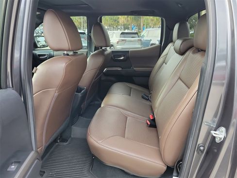 Used 2022 Toyota Tacoma Limited image 10