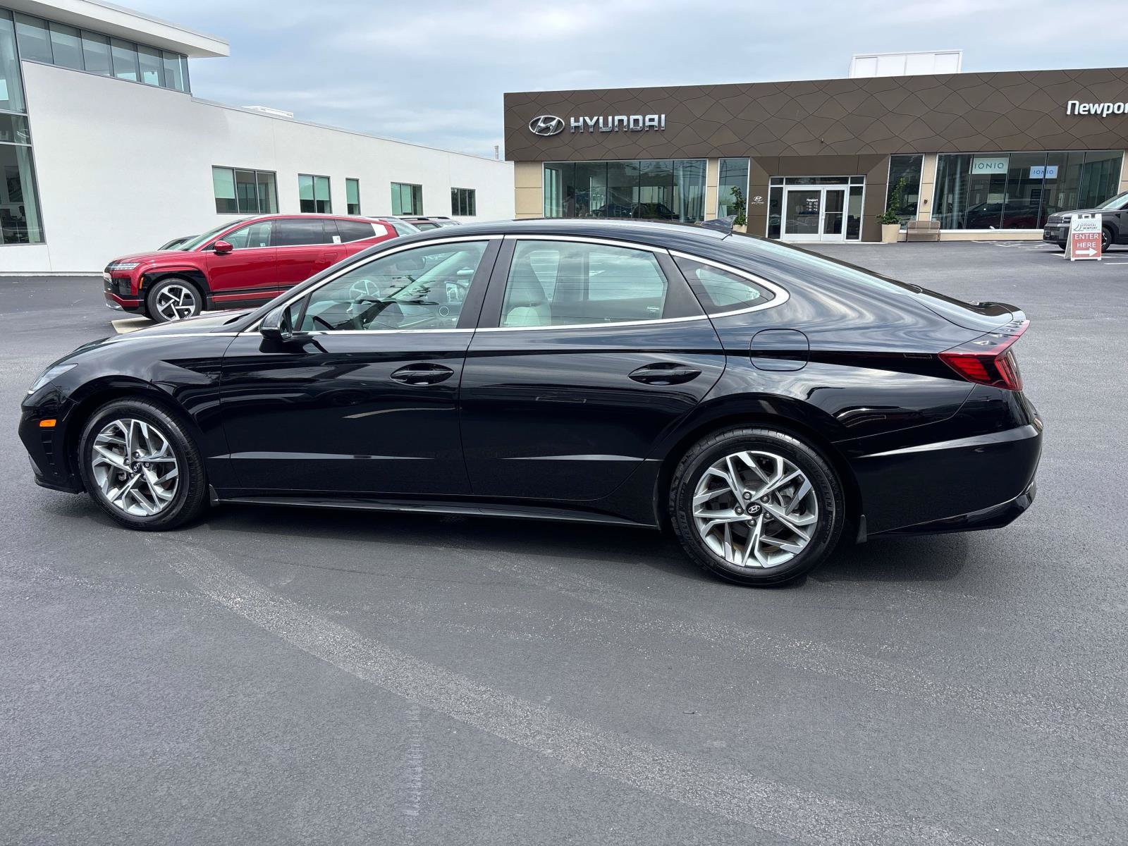 Used 2023 Hyundai Sonata SEL w/ Preferred Accessory Package FWD image 2
