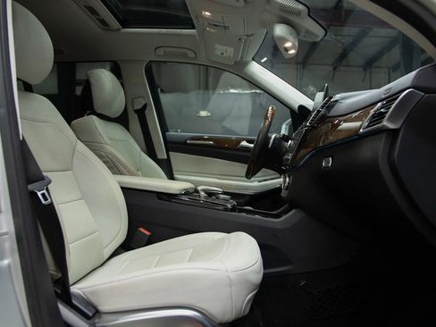 Used 2017 Mercedes-Benz GLS 550 4MATIC image 39