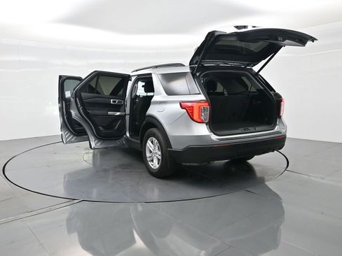 Used 2024 Ford Explorer XLT RWD image 40