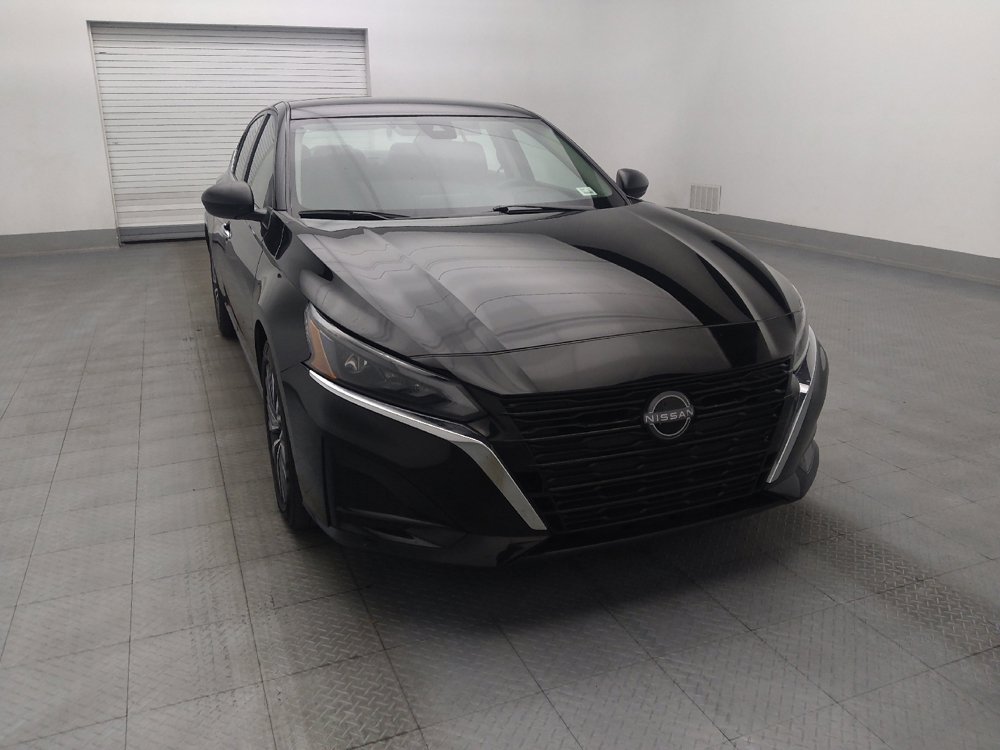 Used 2025 Nissan Altima 2.5 SV FWD image 14