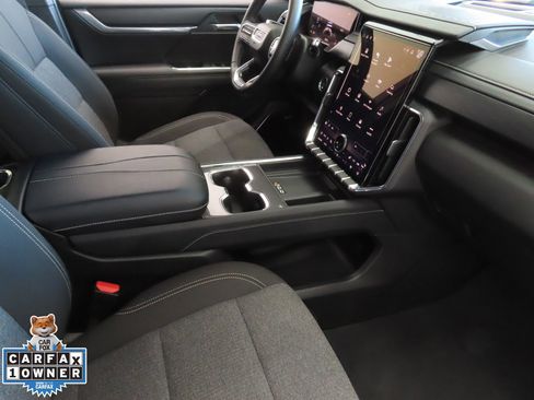 Used 2025 GMC Acadia Elevation image 27