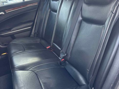 Used 2014 Chrysler 300 image 9