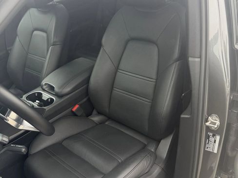 Used 2019 Porsche Cayenne AWD/4WD image 6