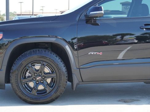 Used 2022 GMC Acadia AT4 w/ Technology Package image 10