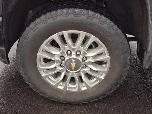 Used 2023 Chevrolet Silverado 3500 High Country image 9