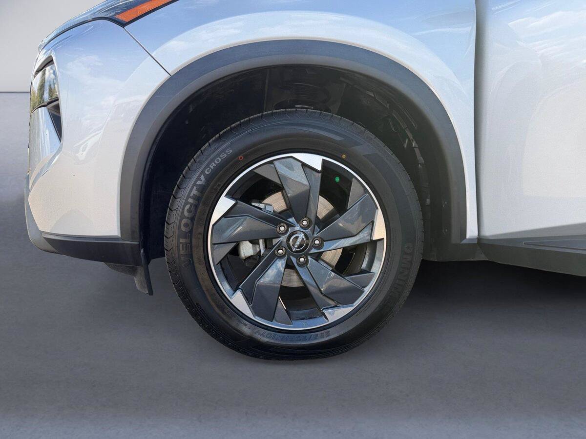 Used 2024 Nissan Rogue SV AWD/4WD image 14