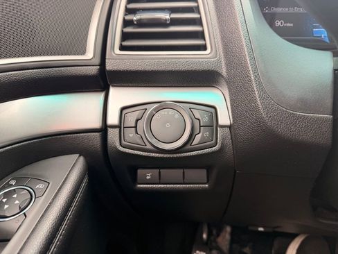 Used 2016 Ford Explorer XLT w/ Equipment Group 202A AWD/4WD image 23