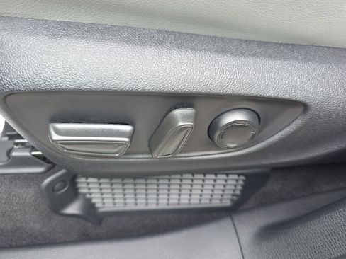 Used 2025 Toyota Sienna XLE w/ XLE Plus Package AWD/4WD image 23