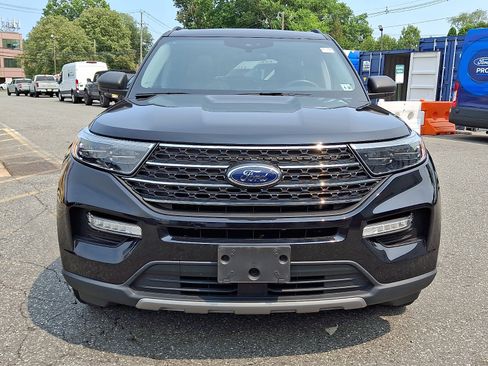Used 2023 Ford Explorer XLT w/ Equipment Group 202A AWD/4WD image 2