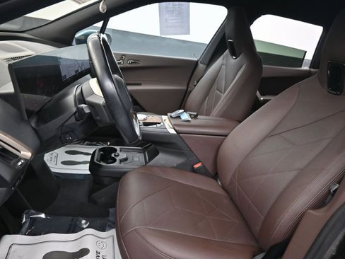 Used 2023 BMW iX xDrive50 w/ Premium Package image 26