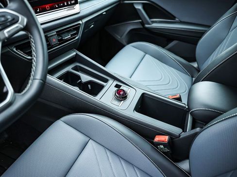 New 2026 Volkswagen Tiguan SE image 29