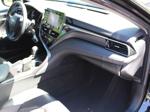 Used 2022 Toyota Camry SE w/ Carpet Mat Package (TMS) image 16