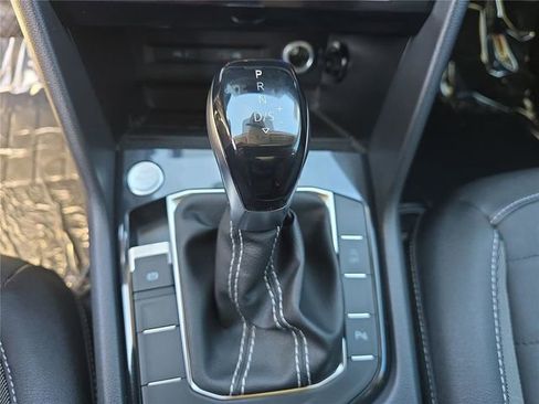 New 2026 Volkswagen Taos SE image 17