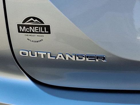 Used 2023 Mitsubishi Outlander SE image 30