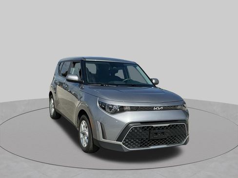 Used 2025 Kia Soul LX w/ LX Technology Package FWD image 14