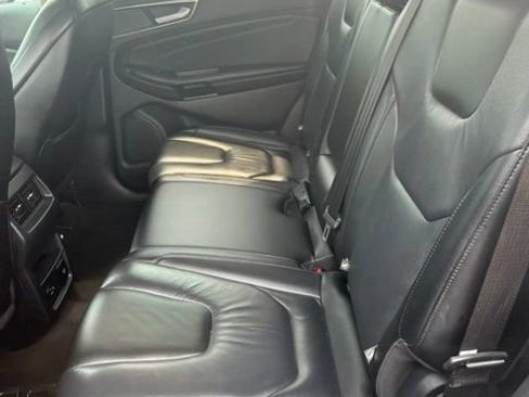Used 2022 Ford Edge Titanium AWD/4WD image 9
