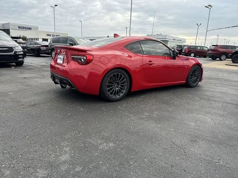 Used 2017 Toyota 86 RWD image 6