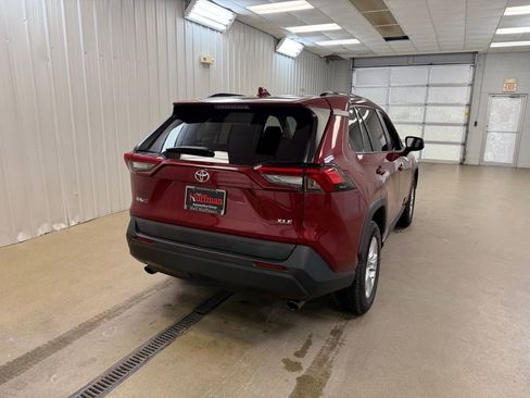Used 2019 Toyota RAV4 XLE w/ Convenience Package image 5