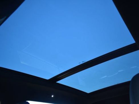 Used 2023 Volkswagen Tiguan SE R-Line image 34