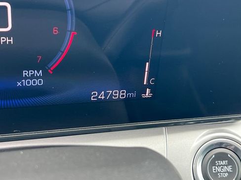 Used 2024 Chevrolet Trax LT w/ Sunroof Package FWD image 20