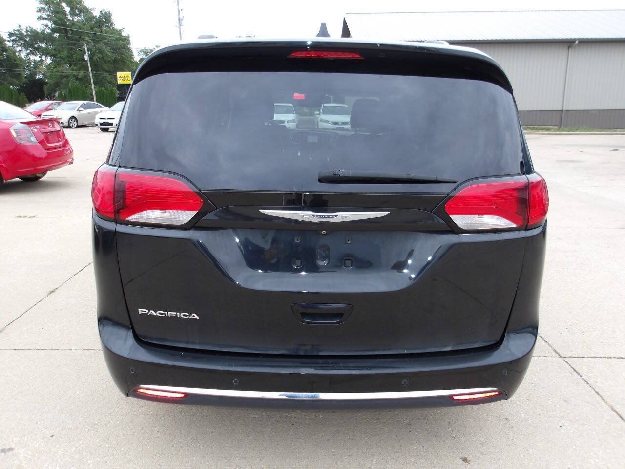 Used 2019 Chrysler Pacifica Touring-L w/ Advanced Safetytec Group FWD image 4
