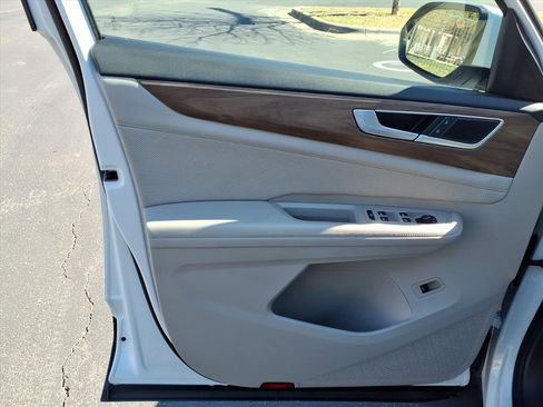 Used 2024 Volkswagen Atlas SE image 13