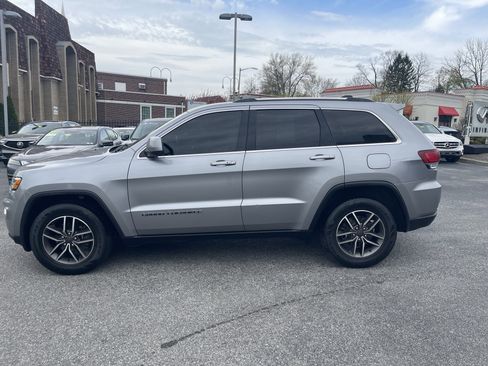 Used 2020 Jeep Grand Cherokee Laredo w/ Laredo X Package image 4