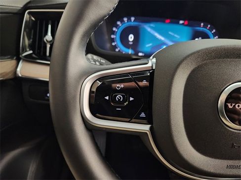 Used 2025 Volvo XC90 B5 Plus image 28