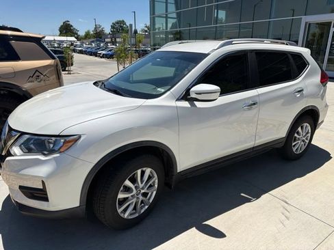 Used 2017 Nissan Rogue SV AWD/4WD image 1