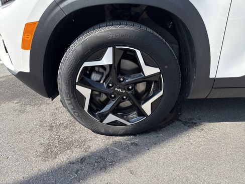 Certified 2025 Kia Seltos S AWD/4WD image 15