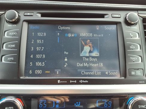 Used 2017 Toyota Highlander image 19