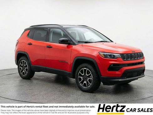 Used 2025 Jeep Compass Trailhawk image 1