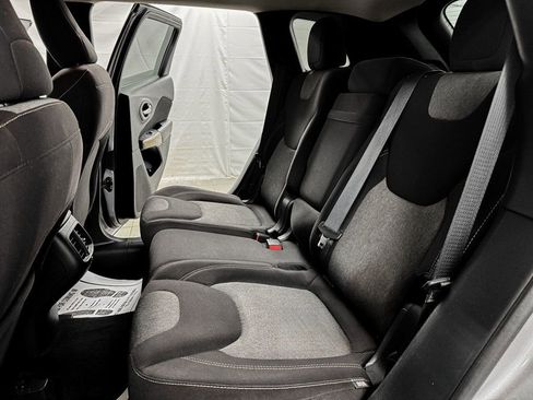 Used 2018 Jeep Cherokee Latitude image 9