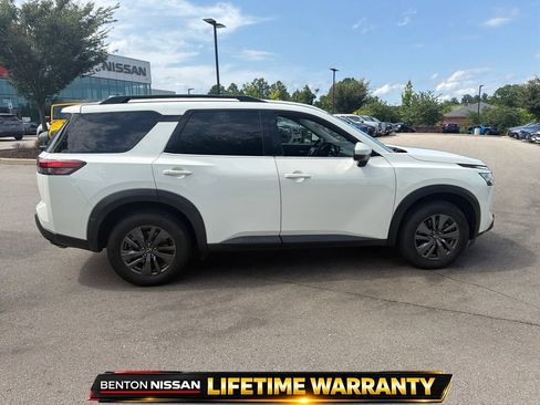 Used 2022 Nissan Pathfinder SV FWD image 9