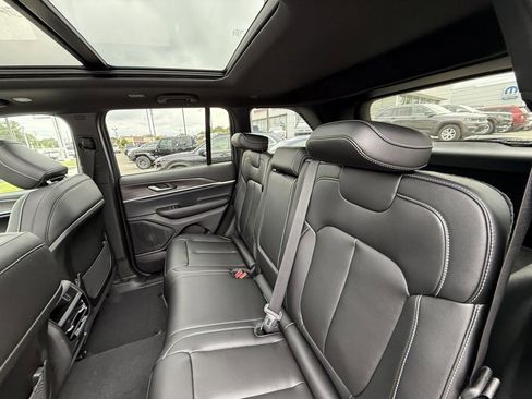 New 2025 Jeep Grand Cherokee Limited w/ Black Appearance Package image 23