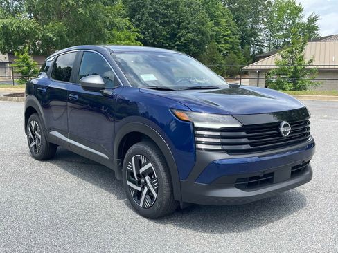 New 2025 Nissan Kicks SV image 4